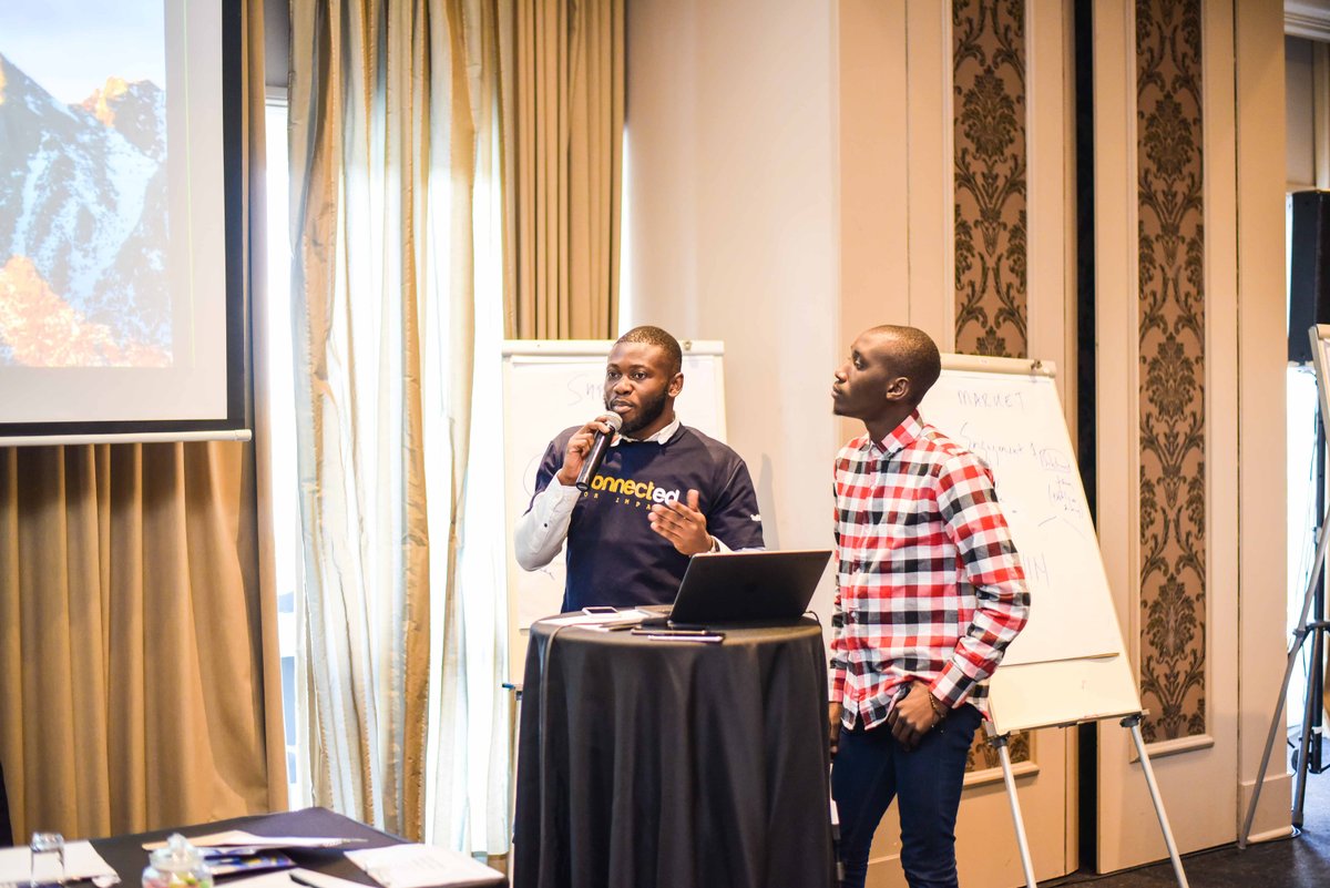 Olatunji Fagbore presenting at the Softcom SAR team retreat